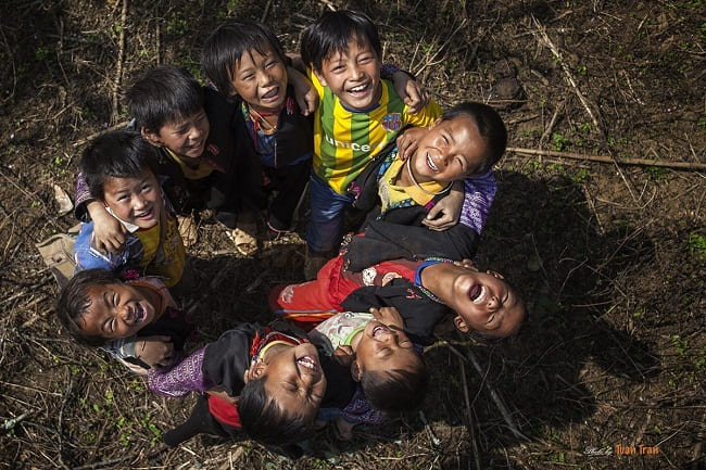 Amicizia-di-bambini-etnici-in-Vietnam