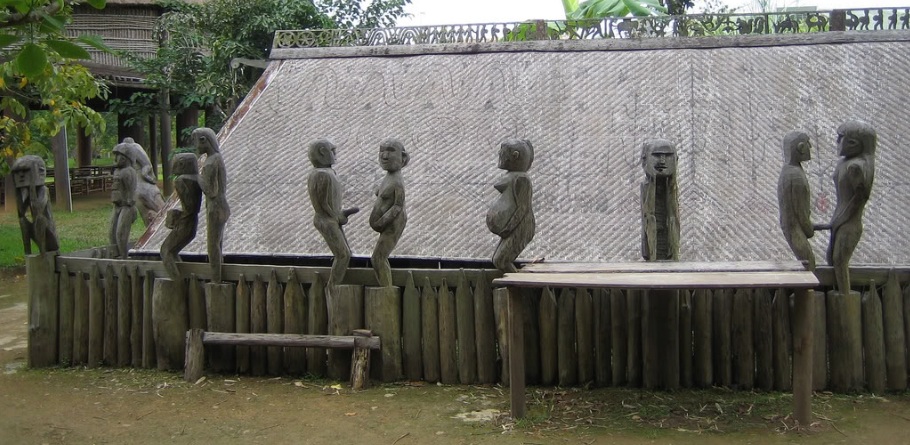 una tomba dell'etnia Jorai nel Vietnam centrale