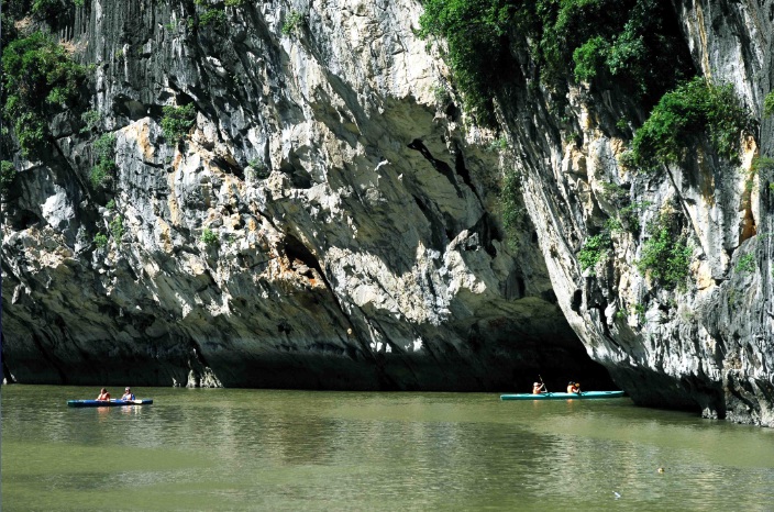 kayaking-dans-la-baie-d-halong