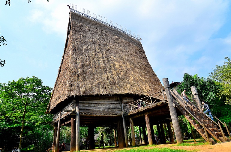 l-architecture-de-la-maison-communale-vietnamienne-du-centre