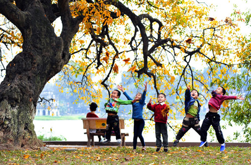 au-bord-du-lac-hoan-kiem-hanoi