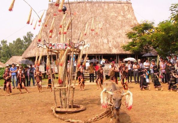 ceremonie-sur-haut-plateau-du-centre-vietnam