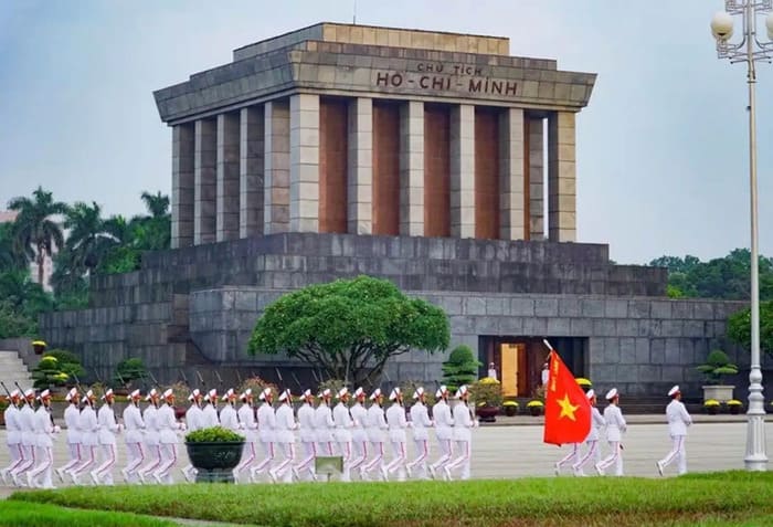 mausoleo-di-ho-chi-minh