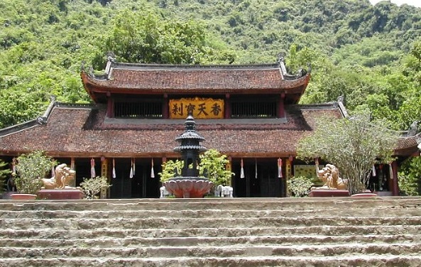 Pagoda-dei-Profumi-a-hanoi