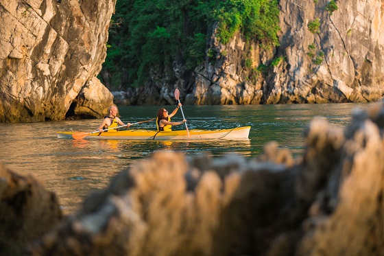 kayak nella baia di halong