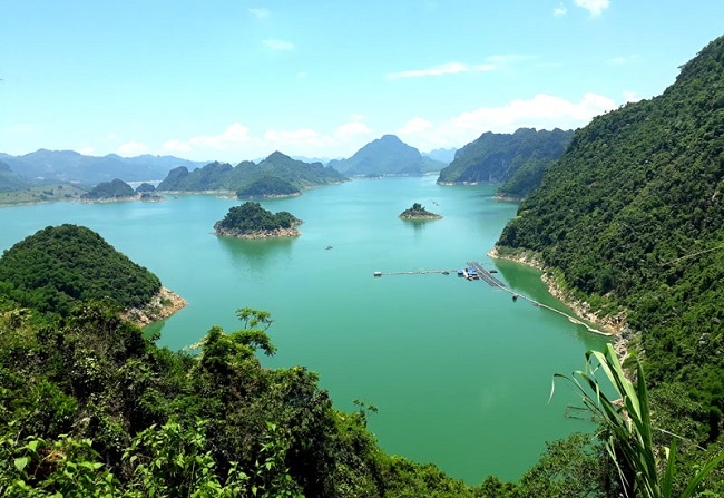 ba-khan-mai-chau-vietnam