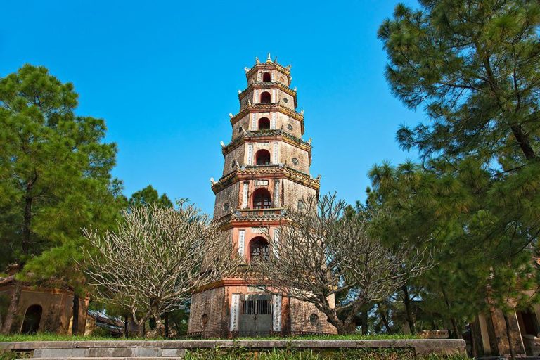 pagode-de-la-dame-celeste-hue-vietnam-768x512