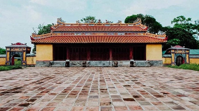 tombeau-de-gia-long-hue-vietnam