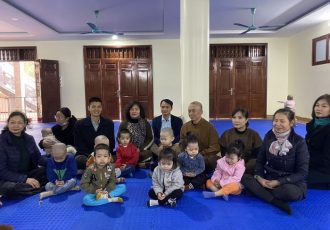 bambini-senzatetto-a-quang-phuc-pagoda-hanoi