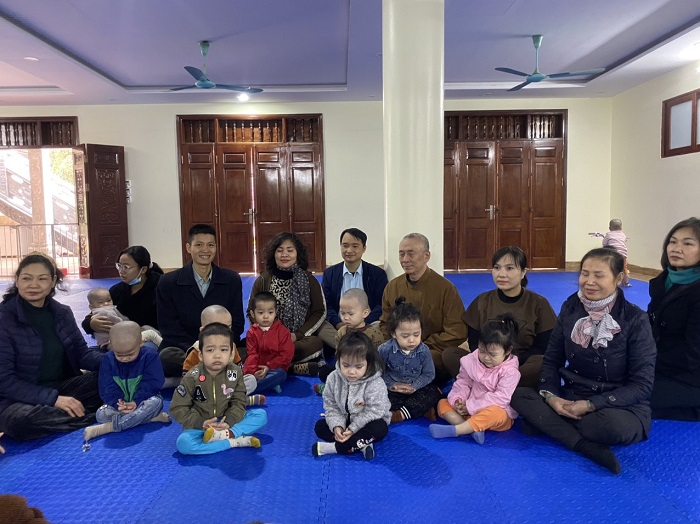 bambini-senzatetto-a-quang-phuc-pagoda-hanoi