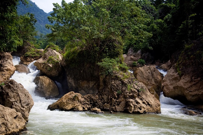 cascata-di-dau-dang-ba-be-vietnam