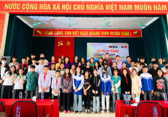 Horizon Vietnam, in collaborazione con altri partner, ha donato 800 libri alle scuole del comune di Luong Ngoai