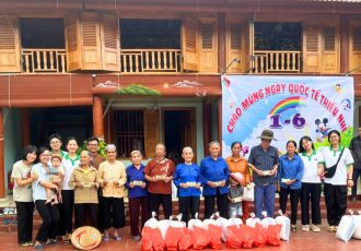 Horizon Vietnam ha distribuito riso e doni alle persone in difficoltà nel comune di Điềm Mặc
