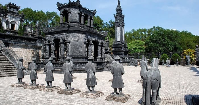 mausoleo-di-khai-dinh-hue-vietnam