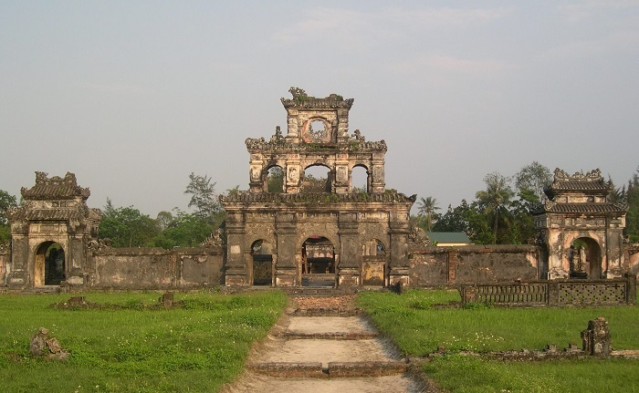 tomba-di-duc-duc-hue-vietnam