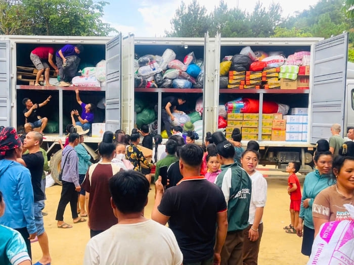 Camion-container-fanno-la-spola-con-Hanoi-per-rifornire-le-aree-bisognose-horizon-vietnam