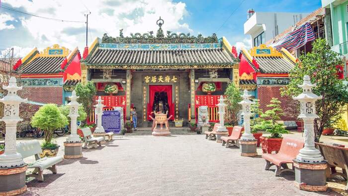 kien-an-cung-pagoda-sadec-vietnam